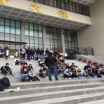108年12 月 05 日數理與應用科學(地圖與生活)學生於綜合大樓前廣場進行空拍機業師講習活動