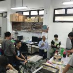 108年12月3日 Theeraphap 教授與學生Nirun Pojprasat 於 PM308進行專題生報告與文化分享