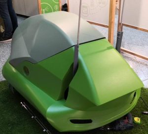 使用GPS跟踪和數據採集系統測試、肥料噴灑車的車輪控制和最終車體4。